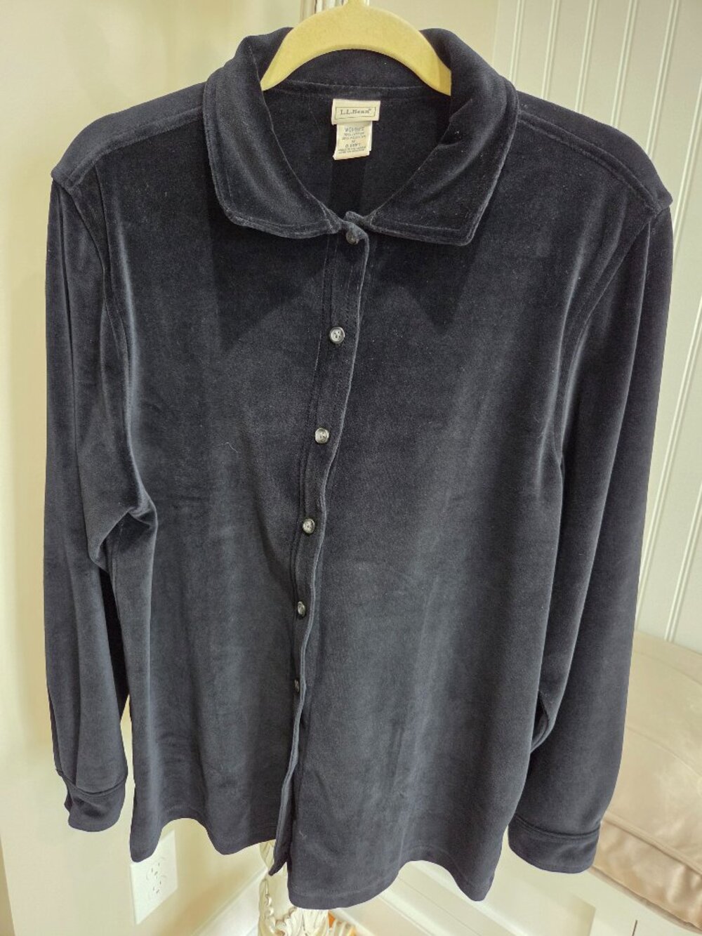 Women's LL Bean Shirt Medium Velour Velvet Button Up Side Slits Long Sleeve